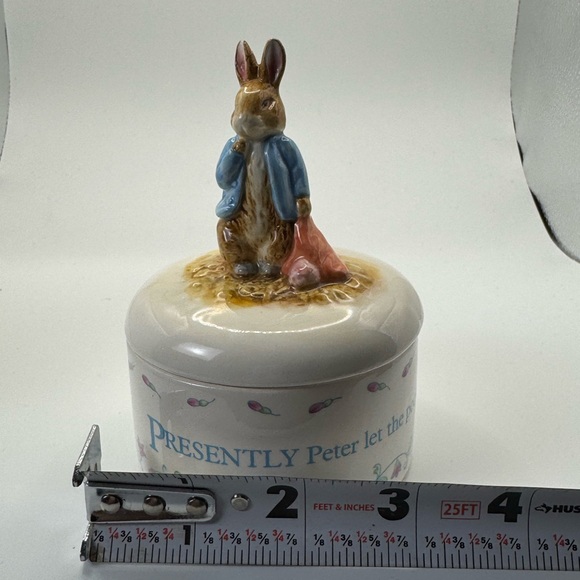 1992 Schmid Beatrix Potter Peter Rabbit Ceramic Trinket Box w/ Lid - Picture 8 of 12